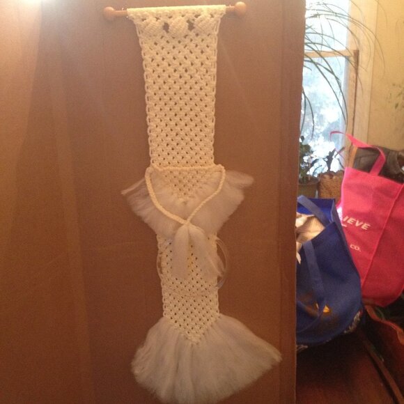 Vintage Macrame Towel Holder. Rare Find - Picture 3 of 9